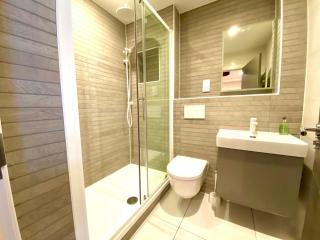 Luxurious Studio Apartment - 1 Minute walk to Poole Quay - Great Location - Free Parking - Fast WiFi - Smart TV - Newly decorated - sleeps up to 2! Close to Poole & Bournemouth & Sandbanks - 8