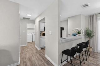 Luxury 1BR King Suite, Pool, Gym and Wi-Fi - 5