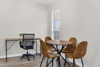 Luxury 1BR King Suite, Pool, Gym and Wi-Fi - 1