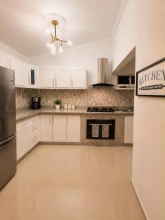 Casa Brisa- Modern Condo Near Beaches & Airport - 4