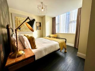 Designer Apartment inc Free Parking & FAST WiFi 1 Minute walk to Poole Quay - Great Location - Free Parking - Fast WiFi - Smart TV - Newly decorated - sleeps up to 2! Close to Poole & Bournemouth & Sandbanks - 2