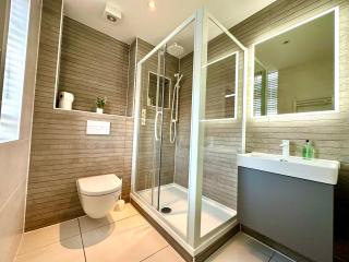 Super Trendy Apartment - Free Parking & Fast WiFi - 1 Minute walk to Poole Quay - Great Location - Free Parking - Fast WiFi - Smart TV - Newly decorated - sleeps up to 2! Close to Poole & Bournemouth & Sandbanks - 6