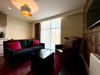Super Trendy Apartment - Free Parking & Fast WiFi - 1 Minute walk to Poole Quay - Great Location - Free Parking - Fast WiFi - Smart TV - Newly decorated - sleeps up to 2! Close to Poole & Bournemouth & Sandbanks - 5