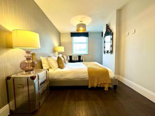Super Trendy Apartment - Free Parking & Fast WiFi - 1 Minute walk to Poole Quay - Great Location - Free Parking - Fast WiFi - Smart TV - Newly decorated - sleeps up to 2! Close to Poole & Bournemouth & Sandbanks - 2
