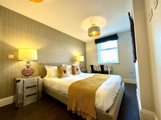 Super Trendy Apartment - Free Parking & Fast WiFi - 1 Minute walk to Poole Quay - Great Location - Free Parking - Fast WiFi - Smart TV - Newly decorated - sleeps up to 2! Close to Poole & Bournemouth & Sandbanks - 3