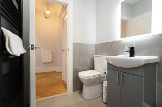 Pontcanna Apartment Near City Centre and Stadium Sleeps 4 - 1