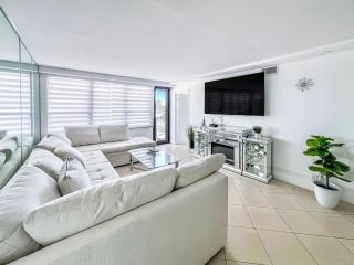 Charming 2BR-2BA Oceanfront Gem, Miami Beach - 8