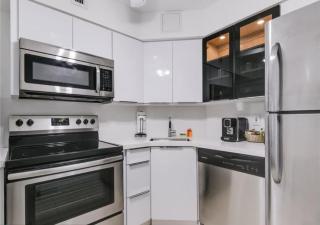 Charming 2BR-2BA Oceanfront Gem, Miami Beach - 3