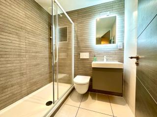 Chic Modern Apartment Suite - Free Parking & WiFi! - 1 Minute walk to Poole Quay - Great Location - Free Parking - Fast WiFi - Smart TV - Newly decorated - sleeps up to 2! Close to Poole & Bournemouth & Sandbanks - 3