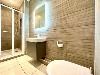 Amazing Modern Apartment - Free Secure Parking! - 1 Minute walk to Poole Quay - Great Location - Free Parking - Fast WiFi - Smart TV - Newly decorated - sleeps up to 2! Close to Poole & Bournemouth & Sandbanks - 3