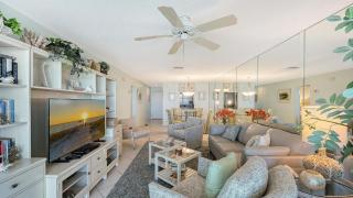 Crescent Royale Condominiums 408 - 3