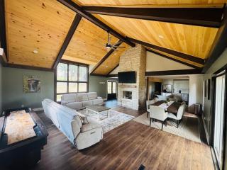 The Redbird Retreat, Your Modern Southern Getaway - 0