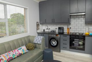 Marbella - Cozy studio in Heart of Table View - 3
