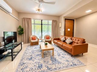 Rania Homestay near KLIA Nilai - 3 King 2 Queen - 4-Bedroom Entire House - 0