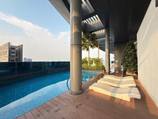SPARKLE SUITE's EATON RESIDENCES - 9