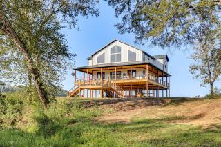'River Bank' Spacious Waterfront Group Getaway - 7