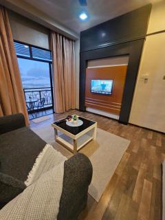 Gray Fox's Highlands Brinchang - Netflix and free paid parking - 6