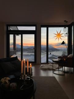 Exclusive Home with Endless Mountain and Sea View close to Reindeers - 8