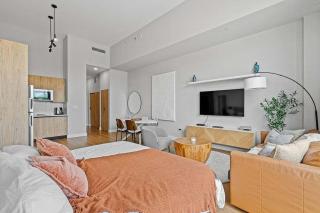Bayfront Vizcayne Condo w Pool & Free Parking - 8