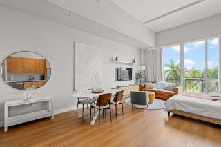 Bayfront Vizcayne Condo w Pool & Free Parking - 5