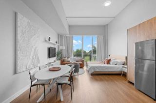 Bayfront Vizcayne Condo w Pool & Free Parking - 4