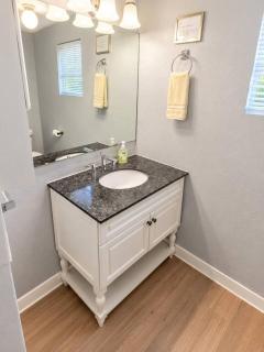 Unit 2 - Stylish 2BR Downtown Phoenix Retreat in Roosevelt Row, Parking Included - 2