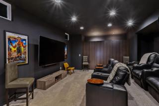 Luxuary Tremont Home - Movie Room, Pet & Baby Friendly - 8