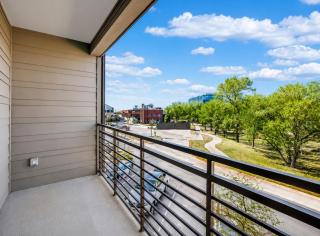 Comfortable McKinney Apartment. Wi-Fi and Parking - 8