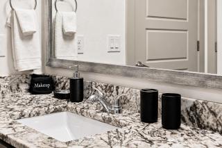Comfortable McKinney Apartment. Wi-Fi and Parking - 5