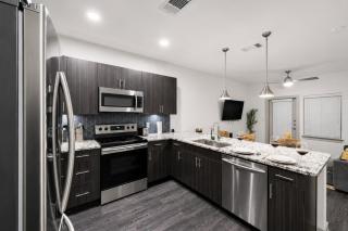 Comfortable McKinney Apartment. Wi-Fi and Parking - 3