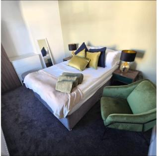 West Midlands Home - 3BR w/FREE Parking and WIFI - 8