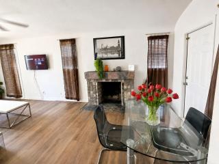 Unit 1 - 2BR Roosevelt Row, Free Parking, Private Yard - 4