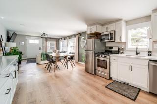 'Zen Haven' Lakefront Erie Home w/ Shore Access - 1