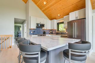 Gilmore Lake Family Escape w/ Game Room & Dock! - 2