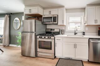 'Zen Haven' Lakefront Erie Home w/ Shore Access - 2