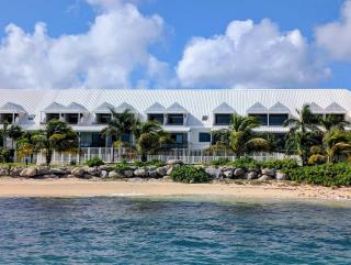 Caribbean Bliss, sea view, 2 king beds, sleeps 5 - 7