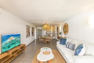 Caribbean Bliss, sea view, 2 king beds, sleeps 5 - 6