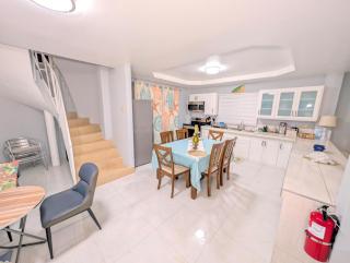 Private Villa, Pool, 5 Bedroom 3 bath Sunstone Pearl Ave - 3