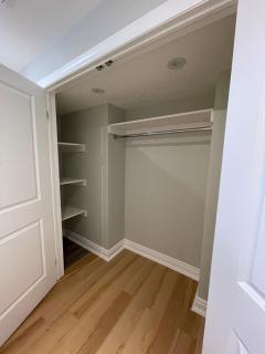 The Scarlet Retreat - Spacious 2-Bedroom Private Suite - 2