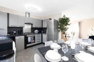 Spacious Home Sleeps 6 Parking Dunfermline - 9