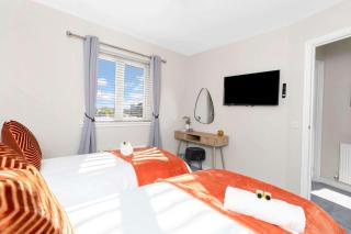 Spacious Home Sleeps 6 Parking Dunfermline - 3
