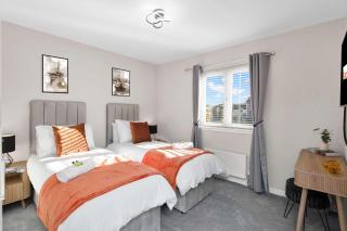 Spacious Home Sleeps 6 Parking Dunfermline - 1