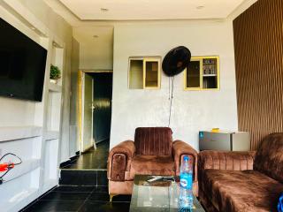 2 Bedroom Stylish Apartment at the Heart of Surulere l Surulere stadium l Night-Life - 9