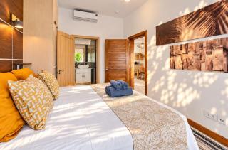Luxurious Condo by the Beach - 6