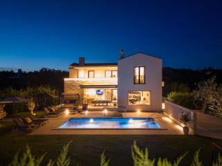Modern 300m2 Villa - King Beds & Leisure Zone - 5