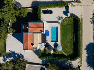 Modern 300m2 Villa - King Beds & Leisure Zone - 3