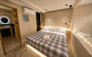King Bed Luxury Waterfront in Playas with AC - 1