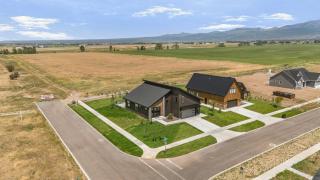 Teton Sunset 3BR Luxury Home sleeps 12 with Private hot tub Unbeatable Teton Mtn Views - 4