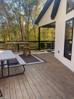 The Saige - Hot Tub, Fire Pit, and huge entertainment area - 9