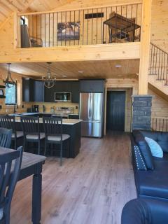 The Saige - Hot Tub, Fire Pit, and huge entertainment area - 4